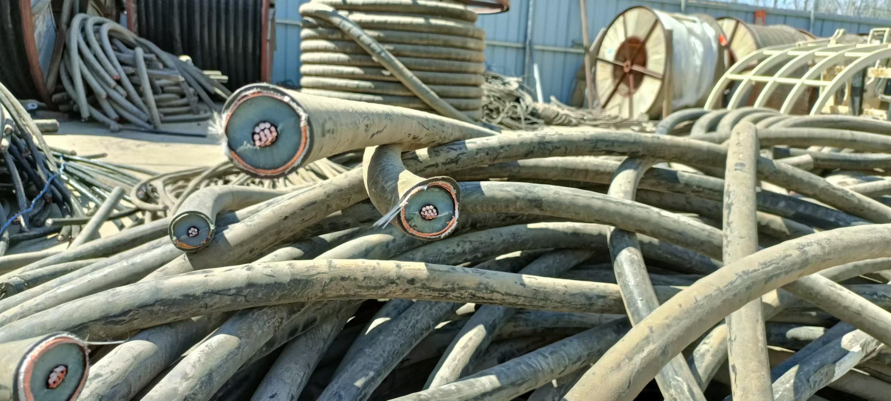 不同类型的废旧电线电缆回收价格大概是多少?-上门回收公司