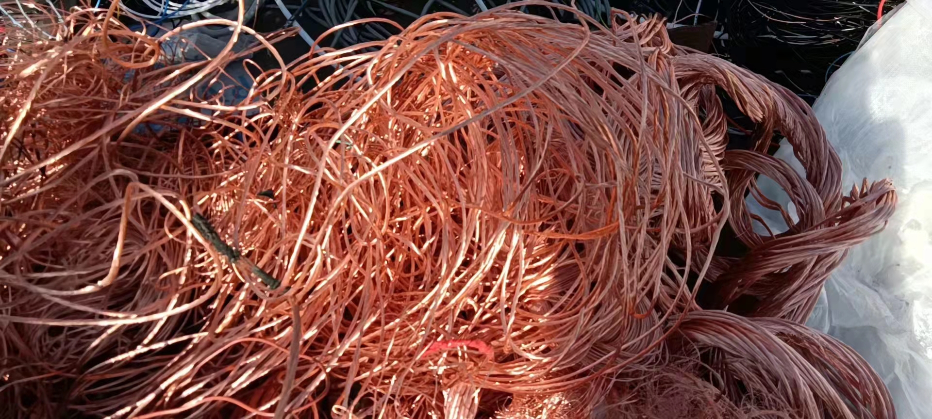 今日废铜回收价格多少钱一吨-如何提高废铜回收价值?